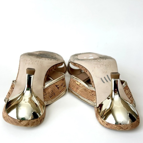 Donald Pliner Cassia Kitten Heel Gold Cork Neutral Low Heel Sandal Size 7 - Picture 9 of 10